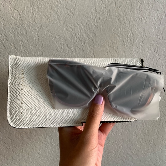 Quay x J.Lo Limelight Sunglasses (Tort/Pk) - Picture 6 of 6